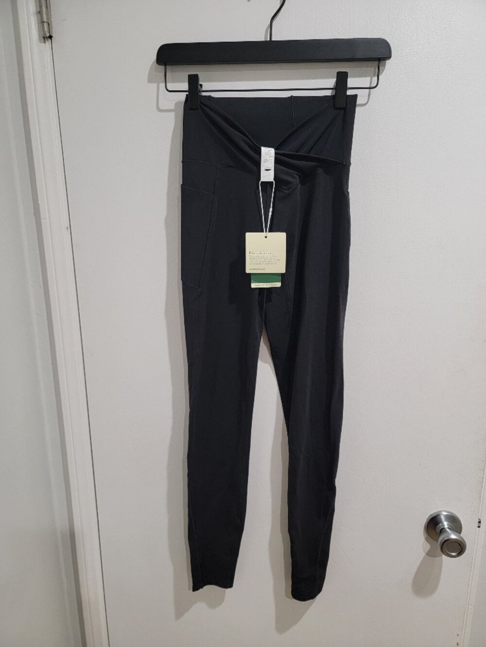 SoftlyZero Crossover Pocket Plain Leggings